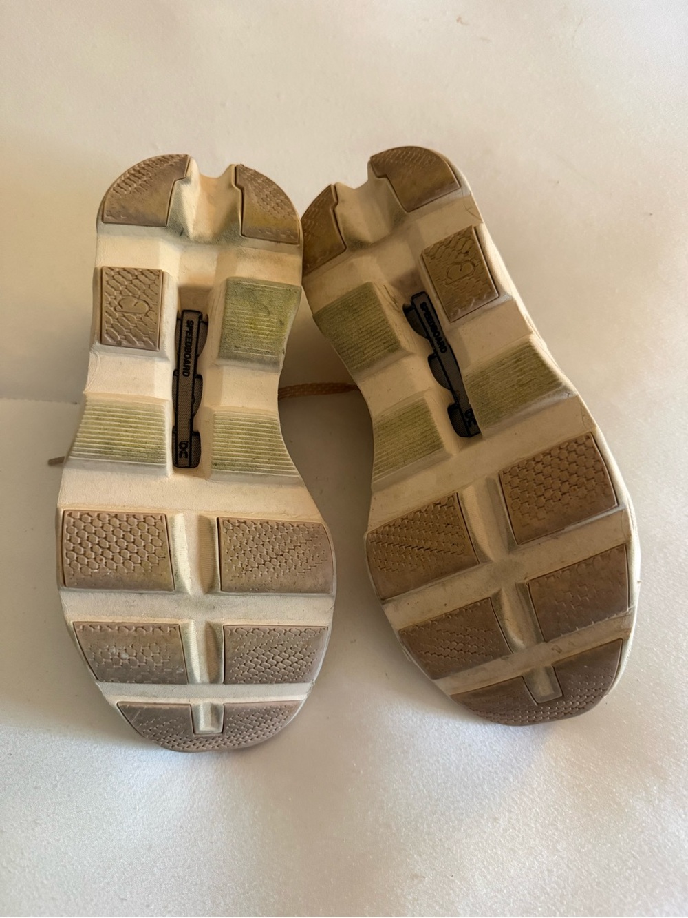 On Running Cloudtec Sneaker in Beige and Light Gray - Picture 5 of 5